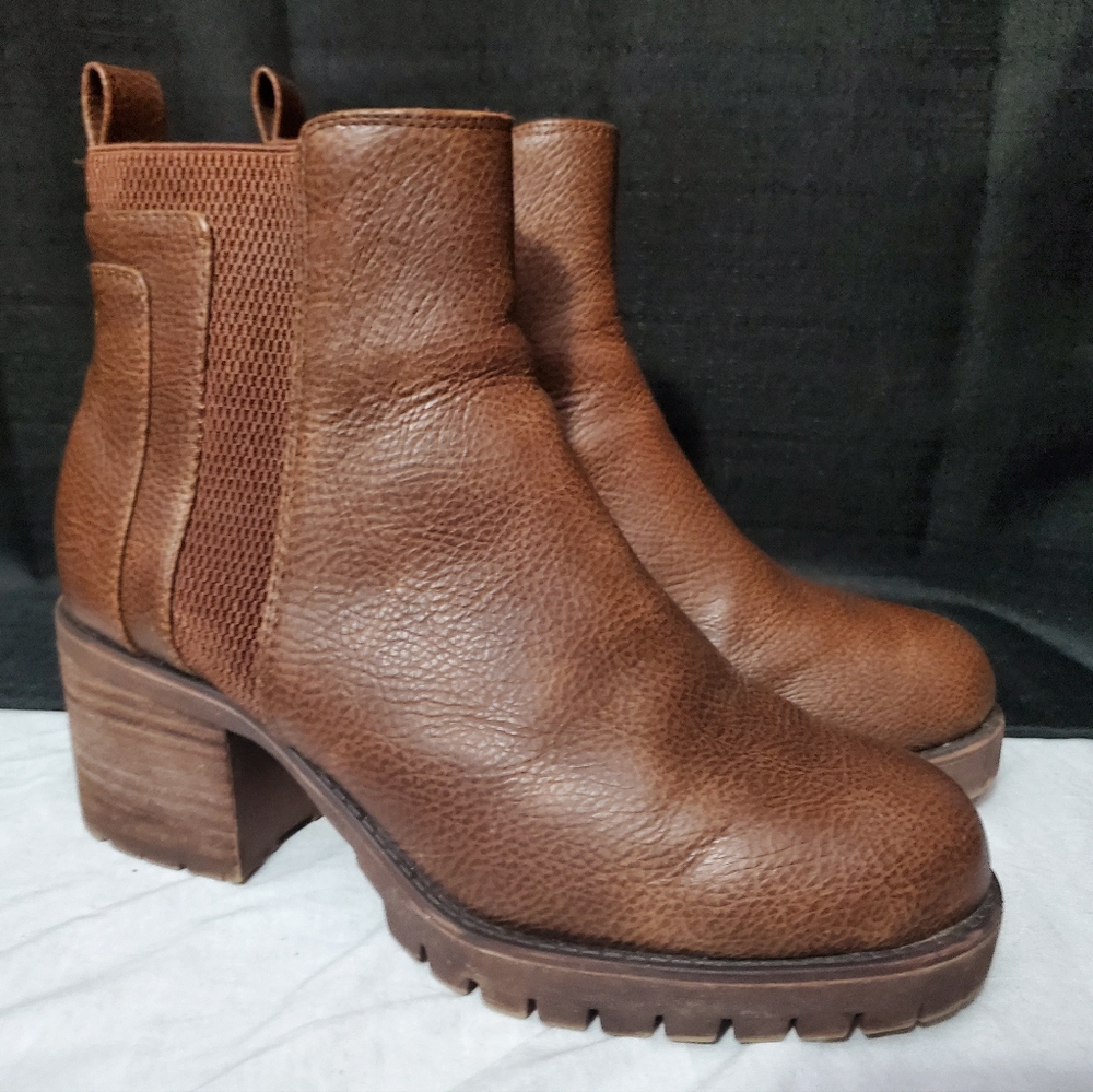 MIA Colten Ribbed Block Heel Chelsea Boot size 7.5